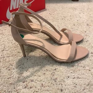 Nude Jessica Simpson glossy heel